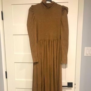 Maxi dress golden brown.